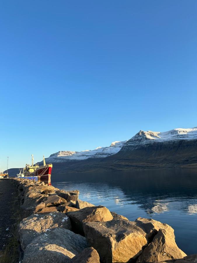 Taergesen Guesthouse Reydarfjordur Exteriér fotografie